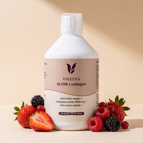 Flacon GLOW entouré de fraises, framboises et mûres, rappel du goût